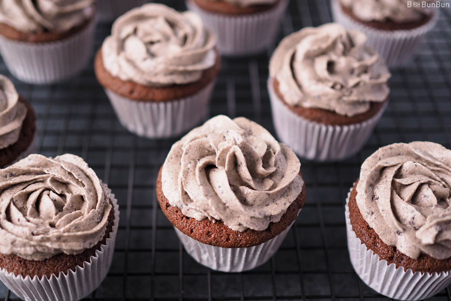 Cookies-Cream-Cupcake-With-Oreo-Cream-Frosting_3