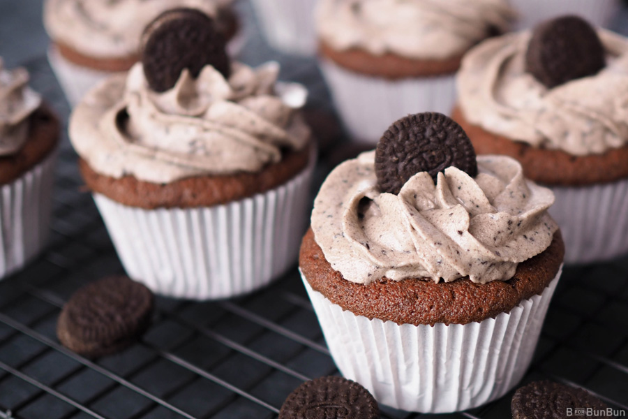 Cookies-Cream-Cupcake-With-Oreo-Cream-Frosting_4