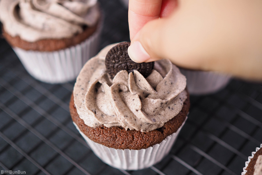 Cookies-Cream-Cupcake-With-Oreo-Cream-Frosting_6